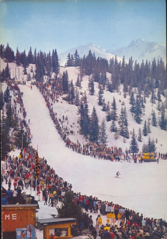 Ski'd⛷into the #LVPopUp 💙 @louisvuitton #Courchevel #Ski #SwissAlps  #France #AnshukaYoga